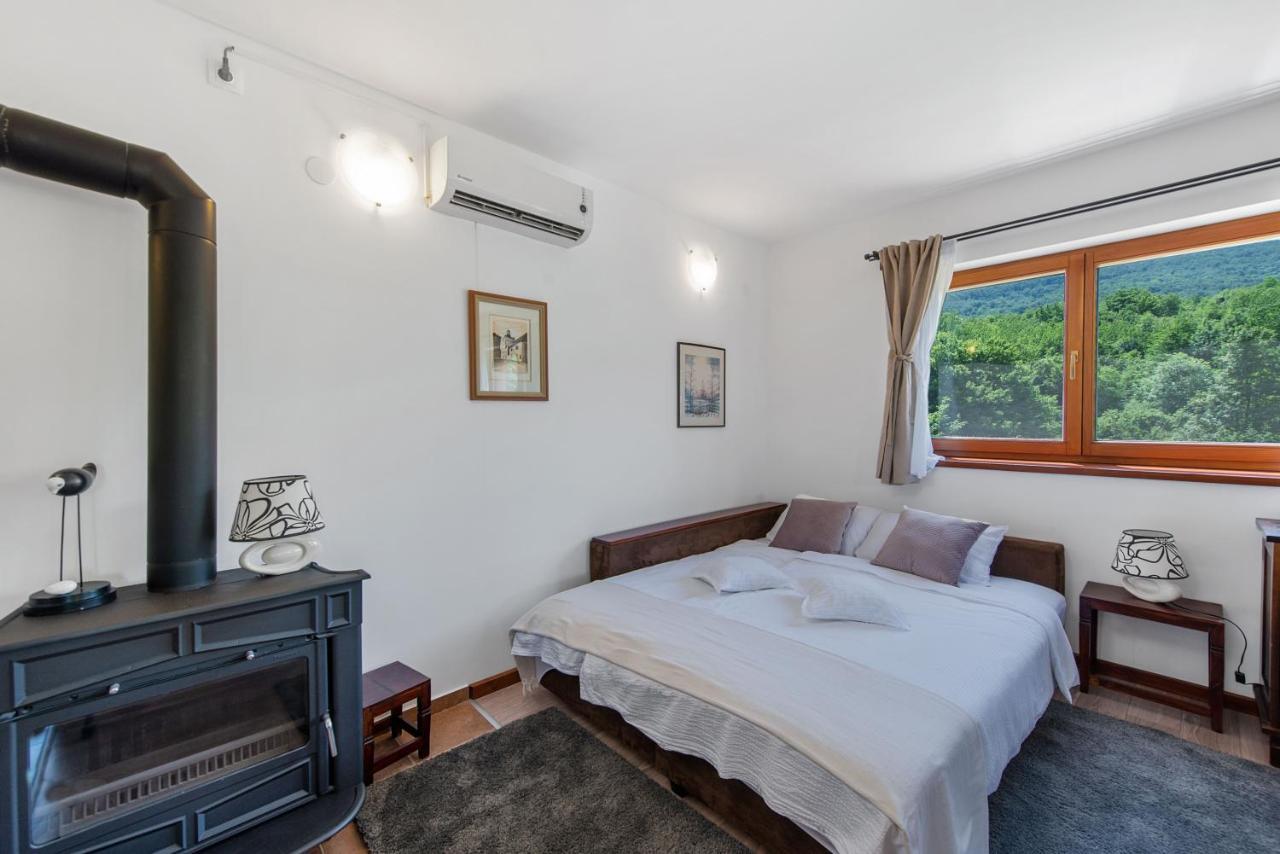 B&B Plitvice Lakes Villa Irene เซลิสเต เดรซิสโก ภายนอก รูปภาพ